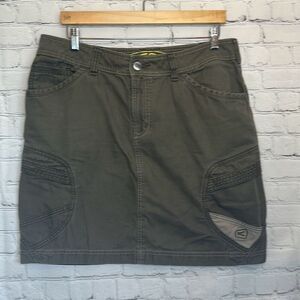 Keen Women's Size 14 Olive Green Original Hybrid Zip Pockets Skirt Knee Length